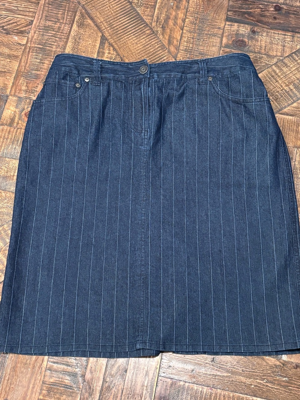Larry Levine Navy Pinstripe Denim Pencil Skirt in size 12. Great condition